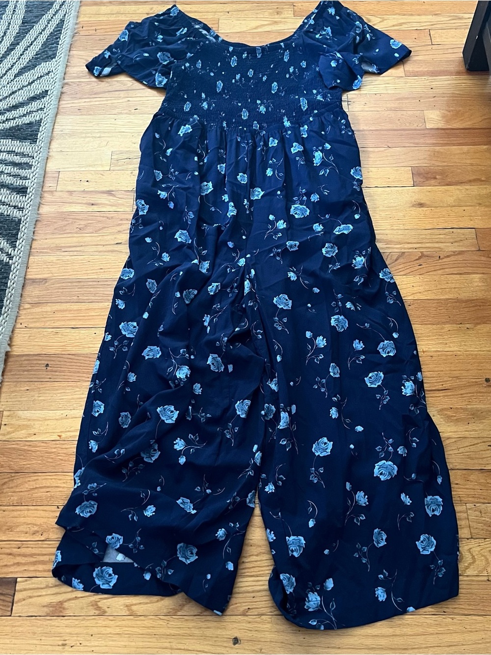 Torrid size 3X blue tossed floral rose flutter sleeve jumpsuit. - Picture 3 of 10